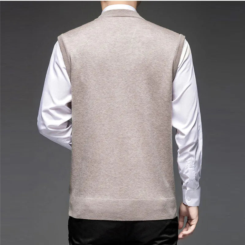 New Spring Autumn Men's Knit Smart Casual Vests Fashion Patchwork Sleeveless Slim Fit V-Neck Knitted Pullovers Men Sweater Vest