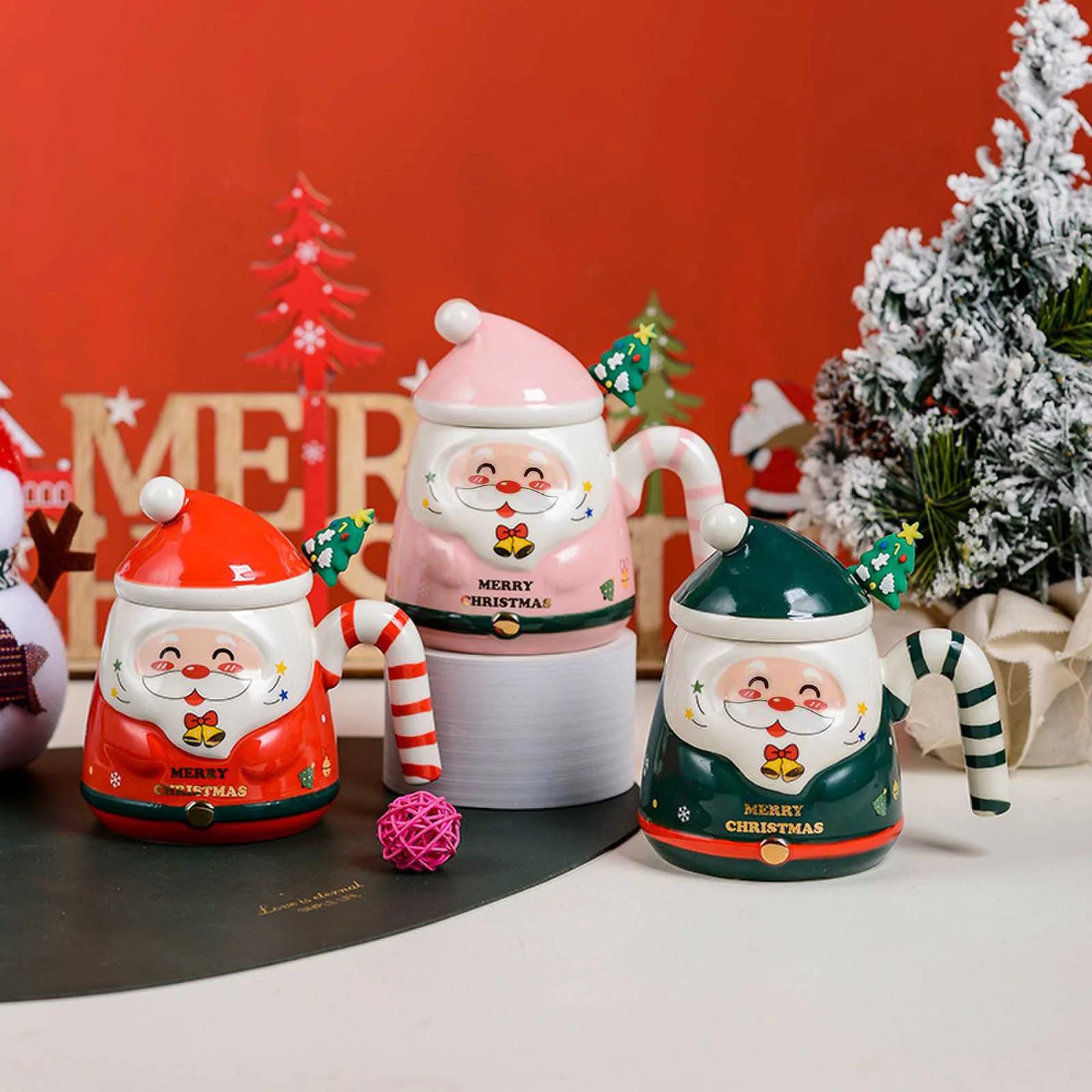 Christmas-themed ceramic cups, holiday mugs, Santa Claus design drinkware, and commemorative gifts, ideal for seasonal gifting