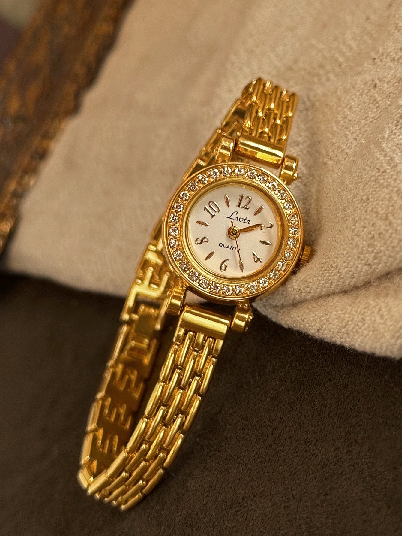 1 Piece of New French-Style Vintage Watch with Rhinestone Inlay, Gold Color, Exquisite and Compact, Mini Women's Watch, Fashionable, Simple, Elegant, Luxurious, Waterproof, Women's Bracelet Watch, Quartz Watch, Suitable for D