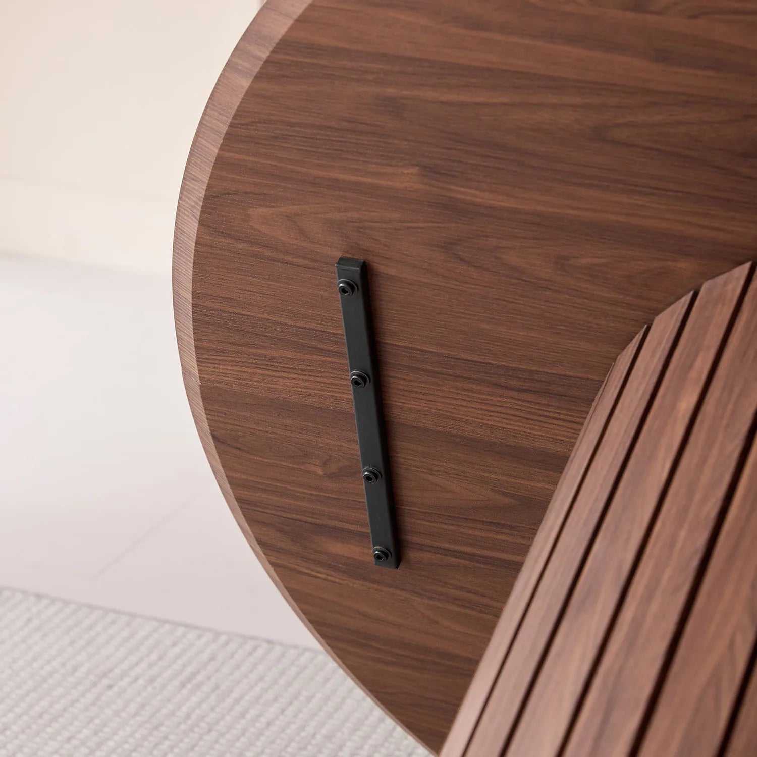 Modern Minimalist Round Dining Table with Slatted Cylindrical Base, For 4-6 People，For Kitchen, Dining Room & Living Space