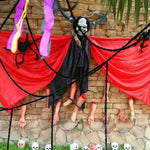 2024 Halloween Fake Human Arm Plastic Hands Foot Bloody Dead Body Parts Outdoor Haunted House Scary Props Halloween Decorations