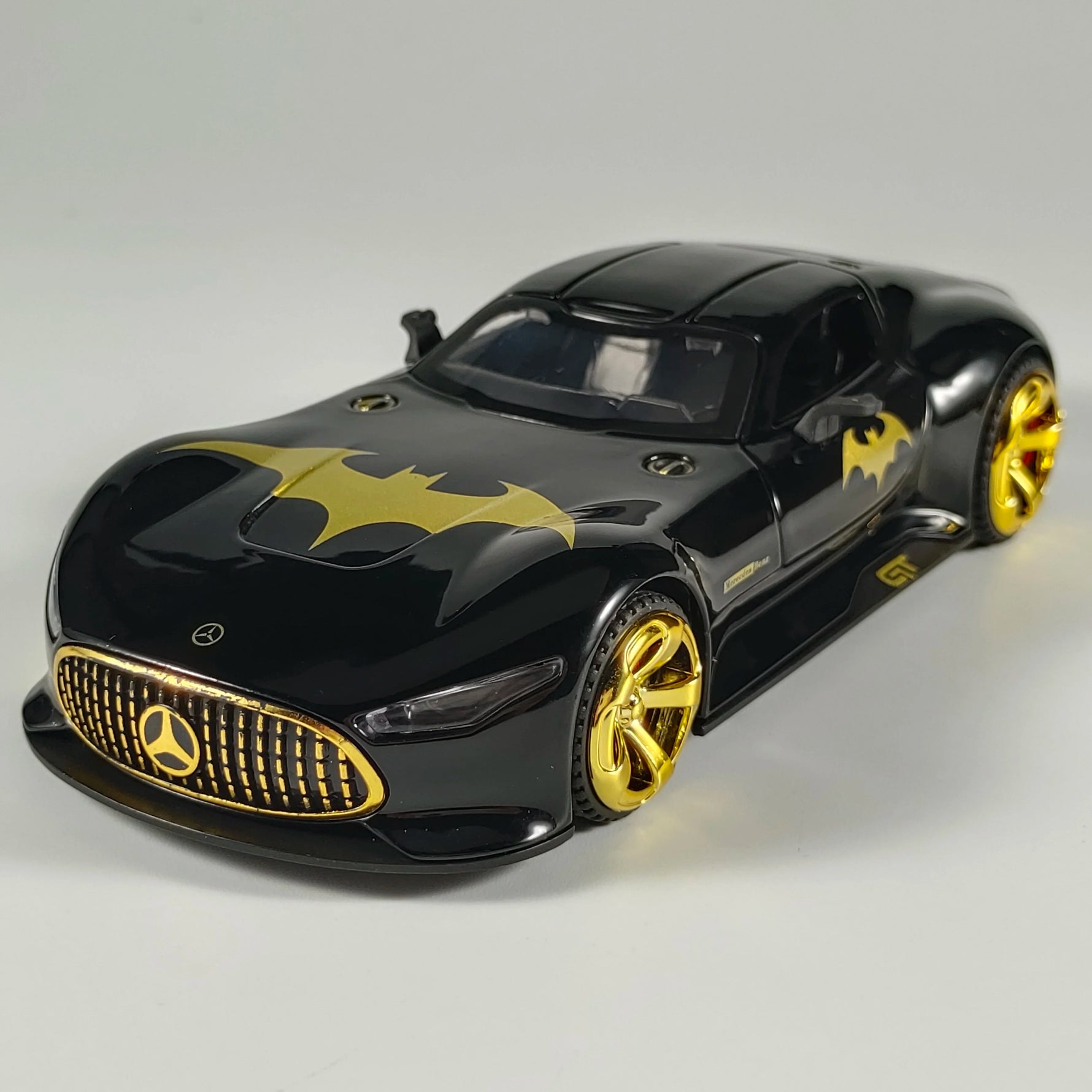 1:32 Batmobile Vision GT AMG Super Concept Car Diecast Metal Alloy Model Car Pull Back Sound And Light Bat Custom Edition Friend