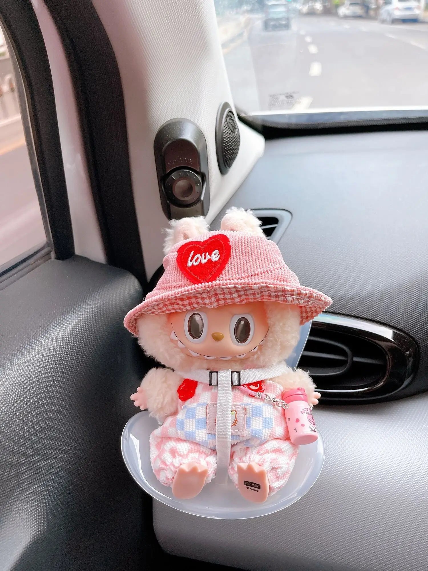 15-17cm doll Seat  Labubu carseat Safety Seat Cute Doll Air Outlet Aromatherapy decoration high-grade Car Interior Decoration