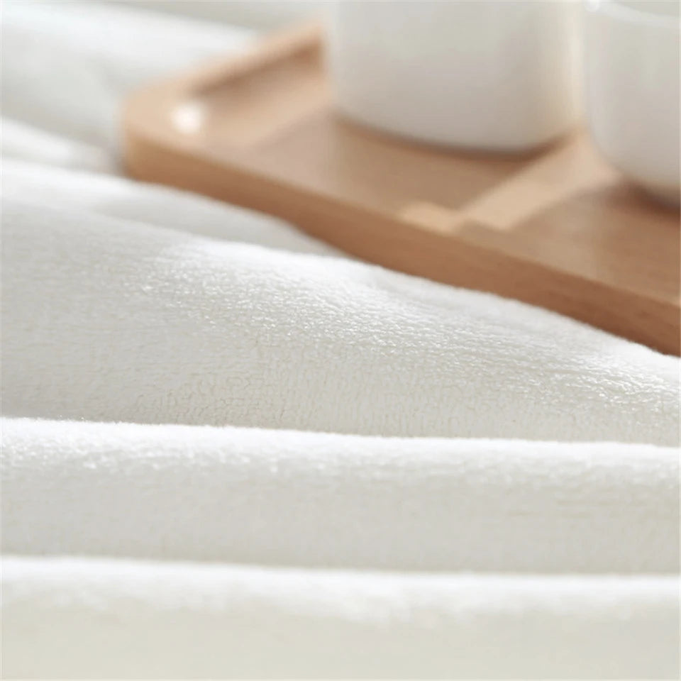 Trembling Capybara Blanket Printed Throw Blanket Plush Fluffy Flannel Fleece Blanket Soft Throws for Sofa Couch and Bed